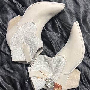 MIA Women's Ivory Ankle Booties